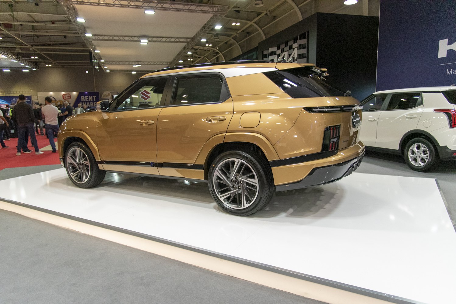 3/4 rear-left view