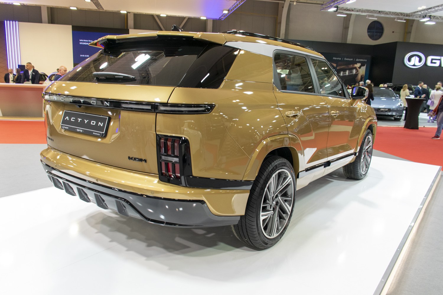 Modern SUV rear with distinctive tail lights and rear diffuser