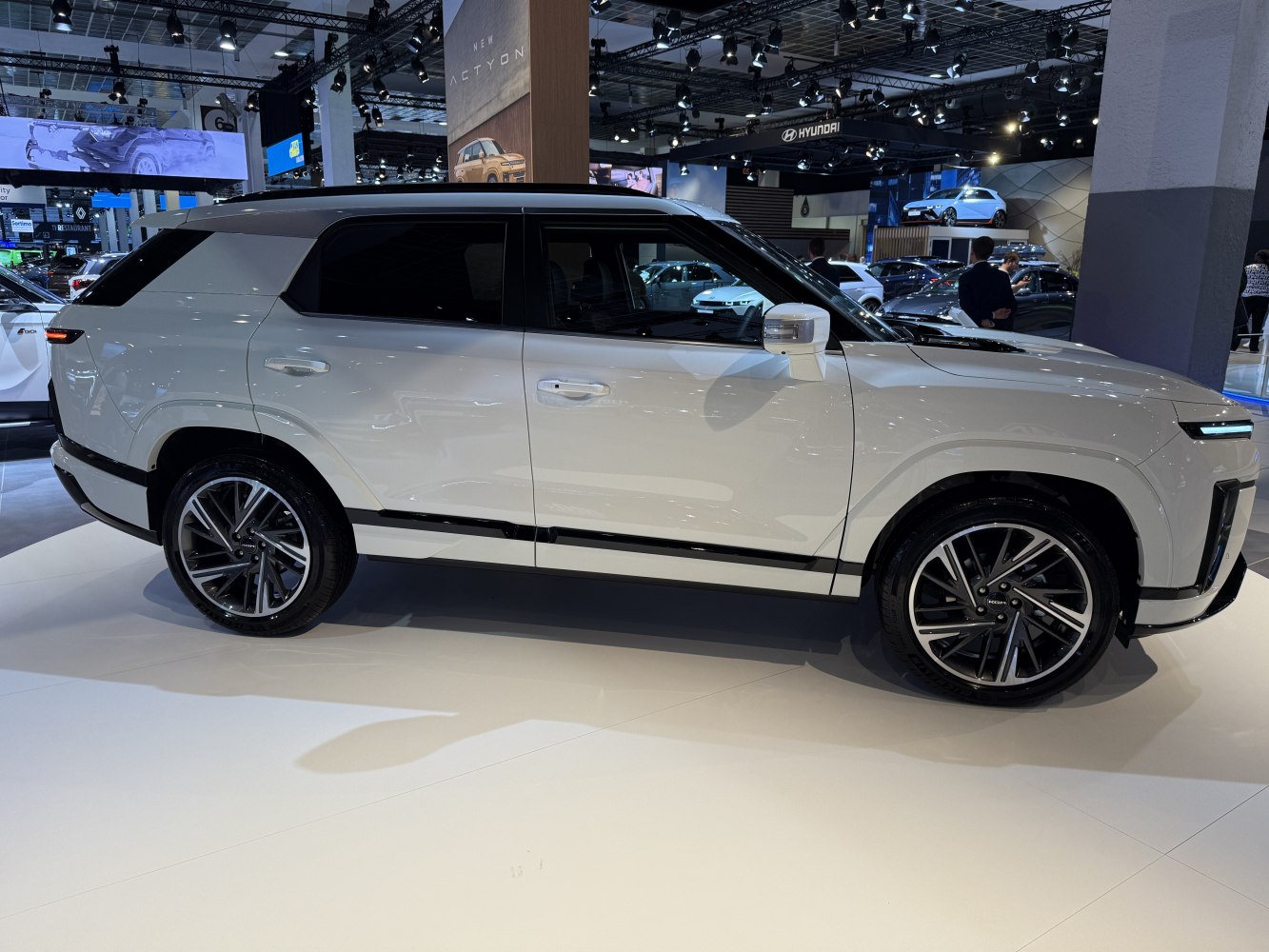 Side profile of a modern SUV with alloy wheels