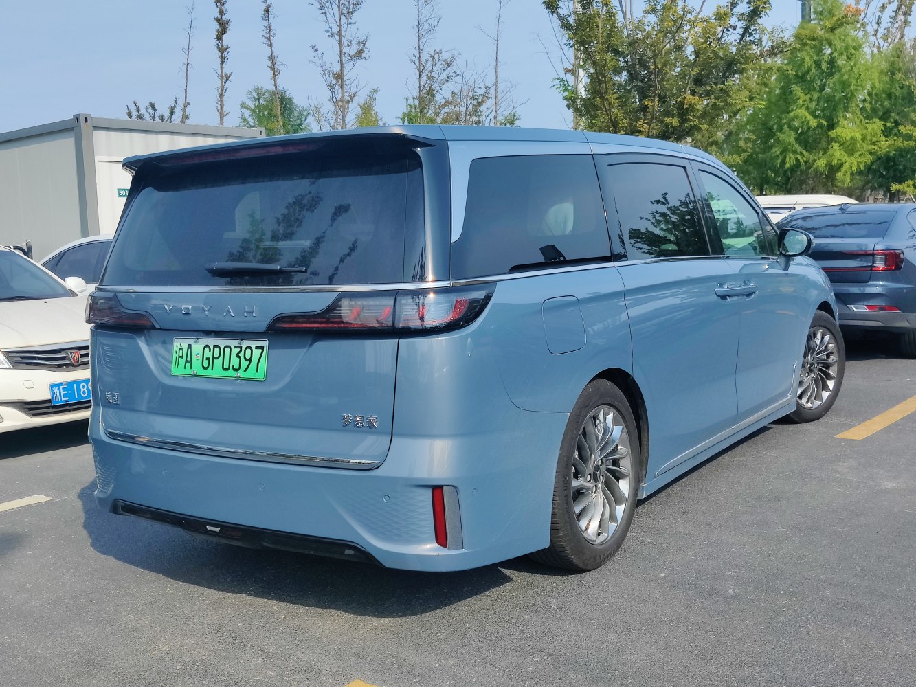 3/4 rear-right view