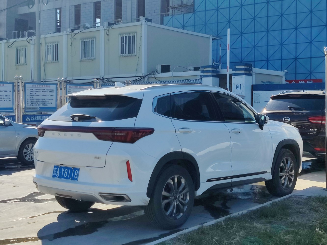 3/4 rear-left view