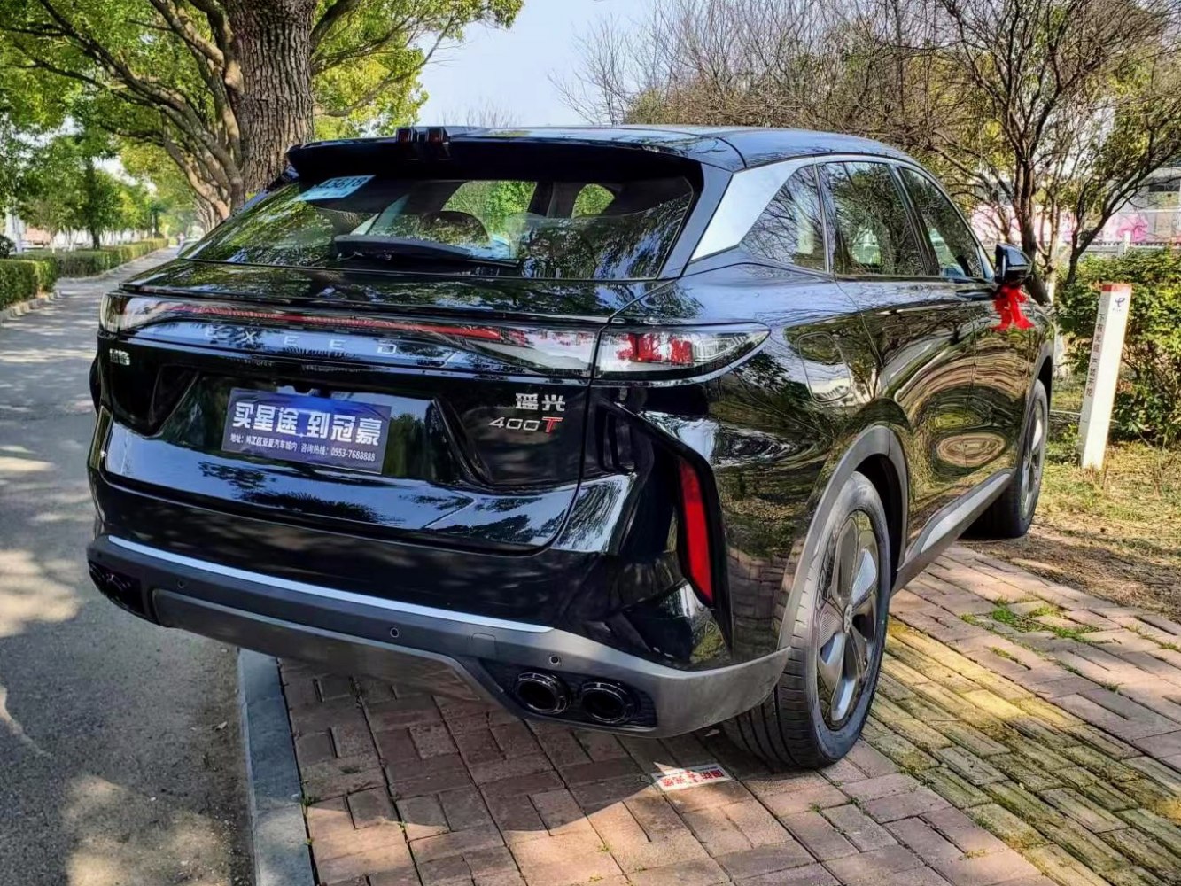Rear view with LED tail lights and dual exhaust in a modern SUV design