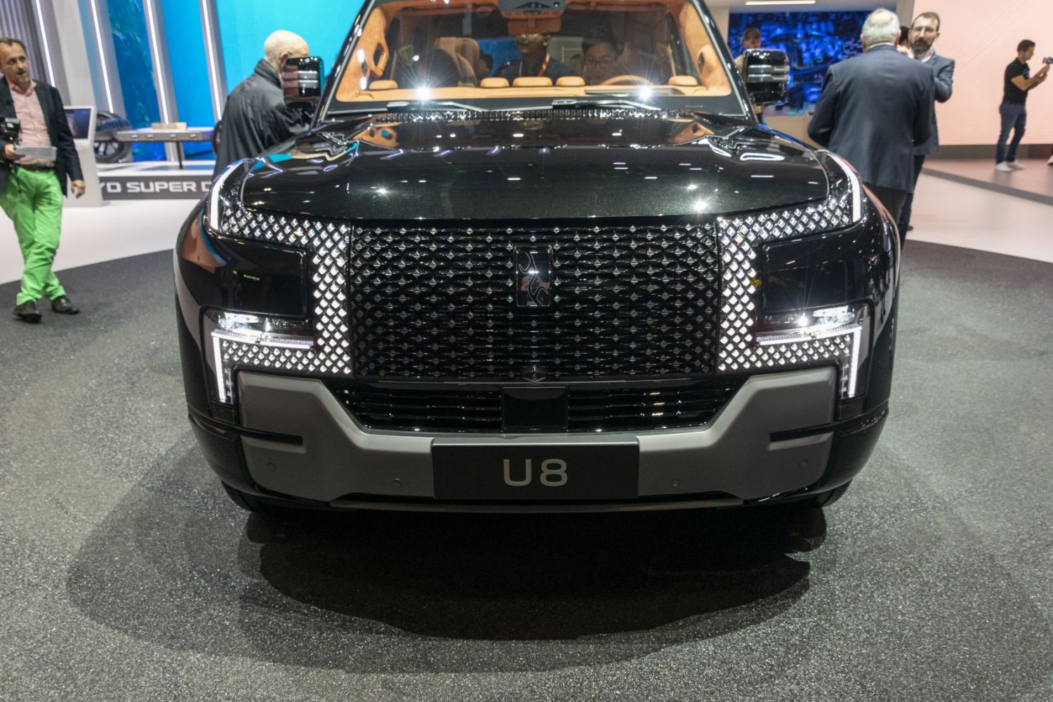 Front grille with diamond pattern and LED headlights with unique design