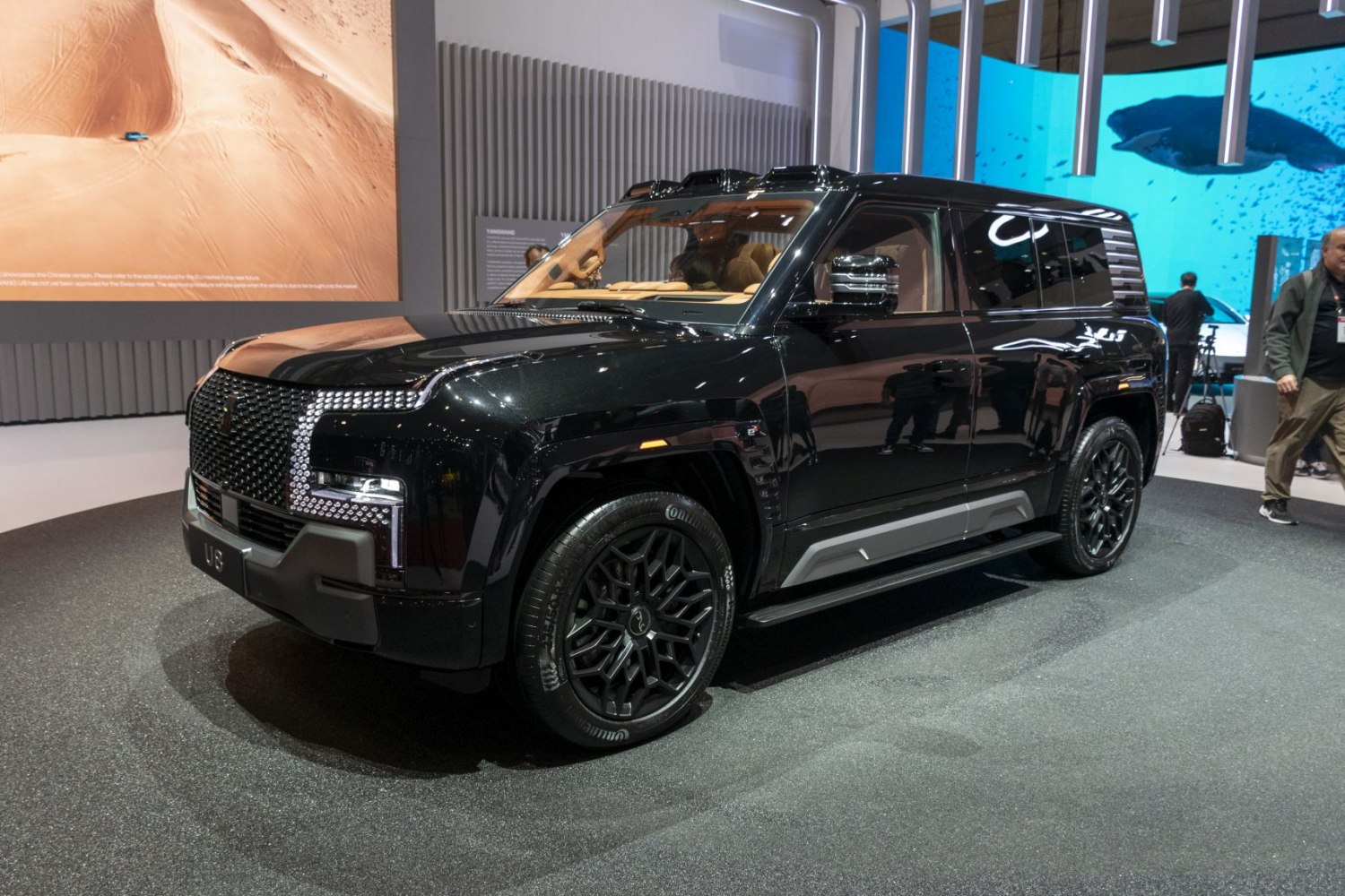 Distinctive front grille and multi-spoke alloy wheels on a luxury SUV.