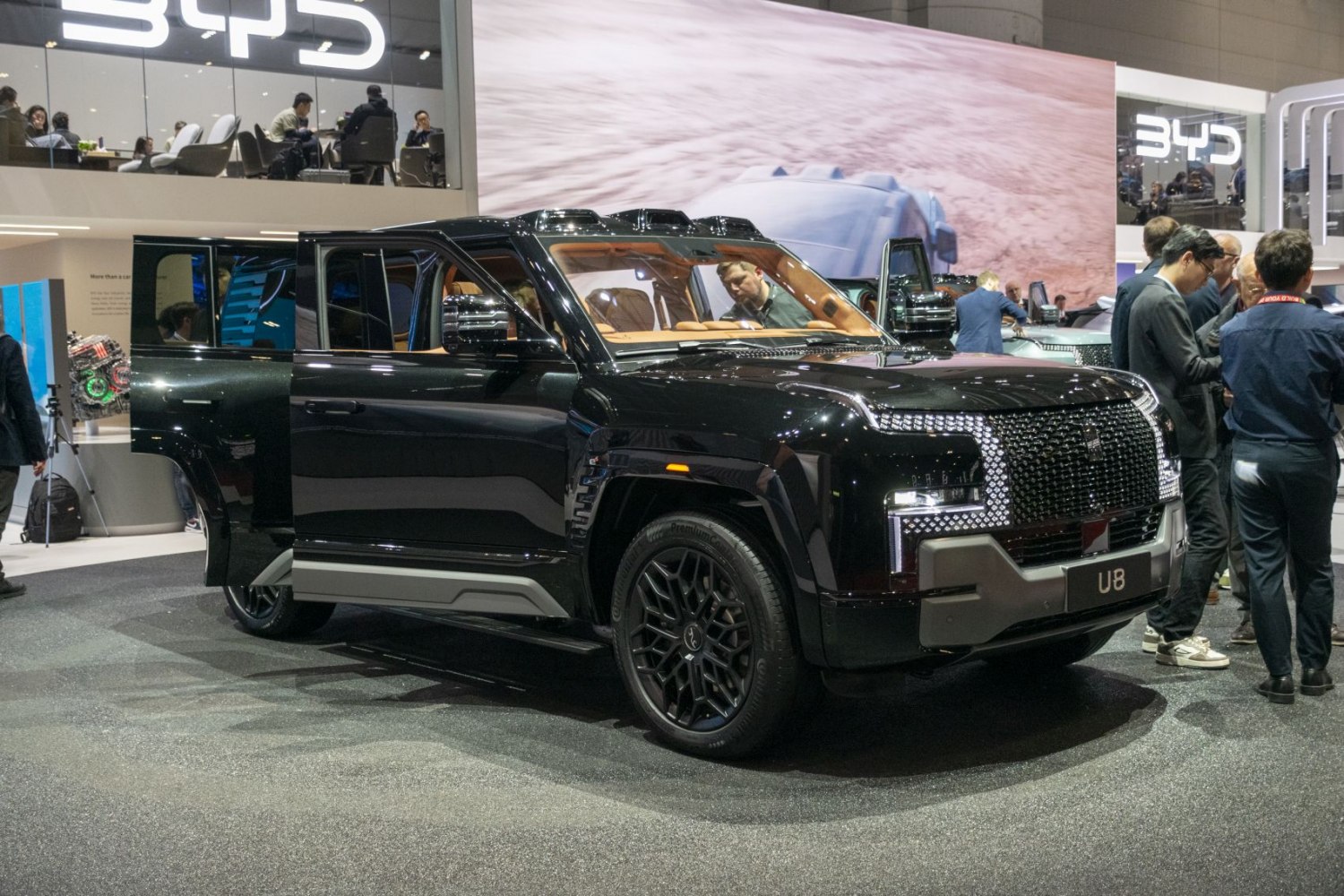 Futuristic front grille and modern alloy wheels on an SUV
