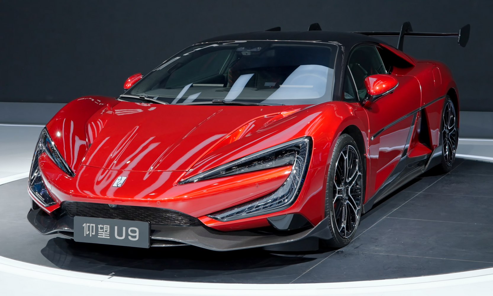 Aerodynamic front view with sharp headlights and large rear wing spoiler