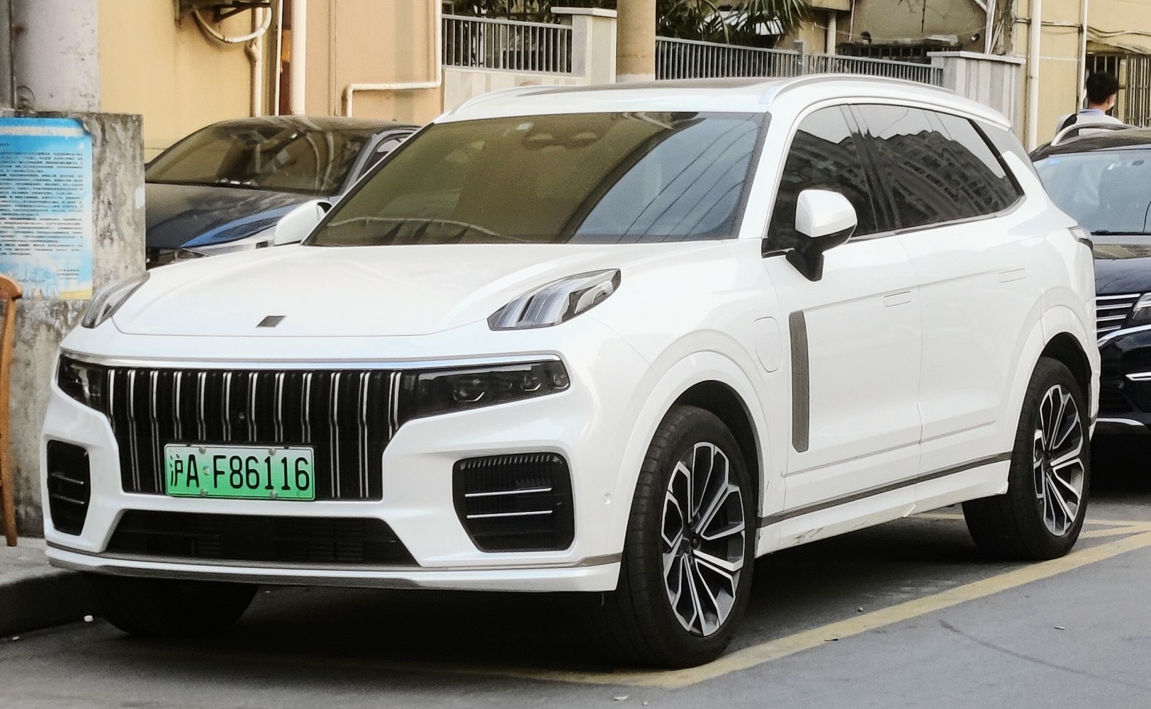 Front grille and alloy wheels of a modern white SUV