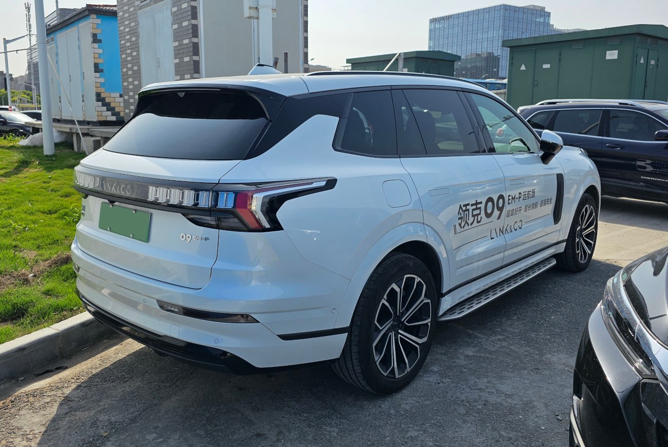 Rear and side view showing LED taillights and alloy wheels of white SUV