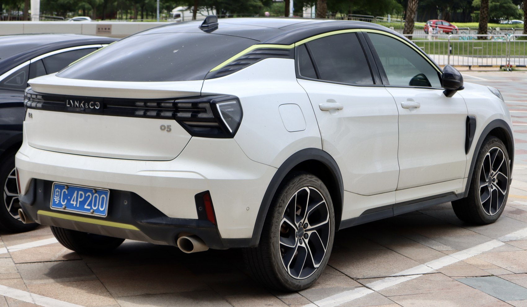 3/4 rear-right view