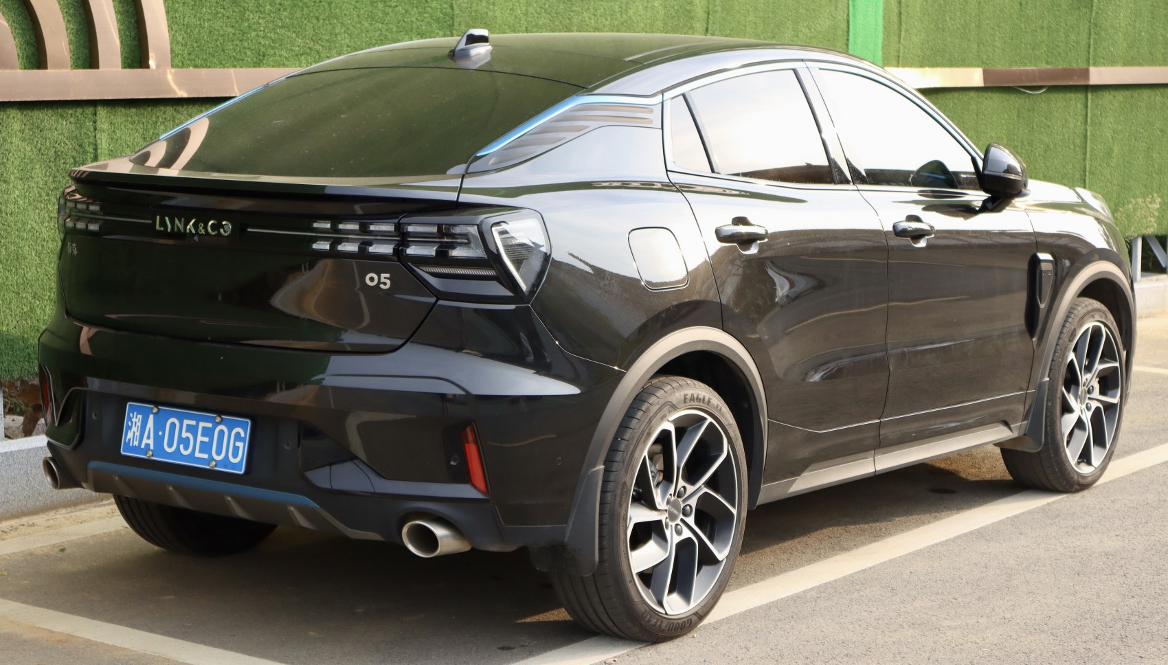 3/4 rear-right view