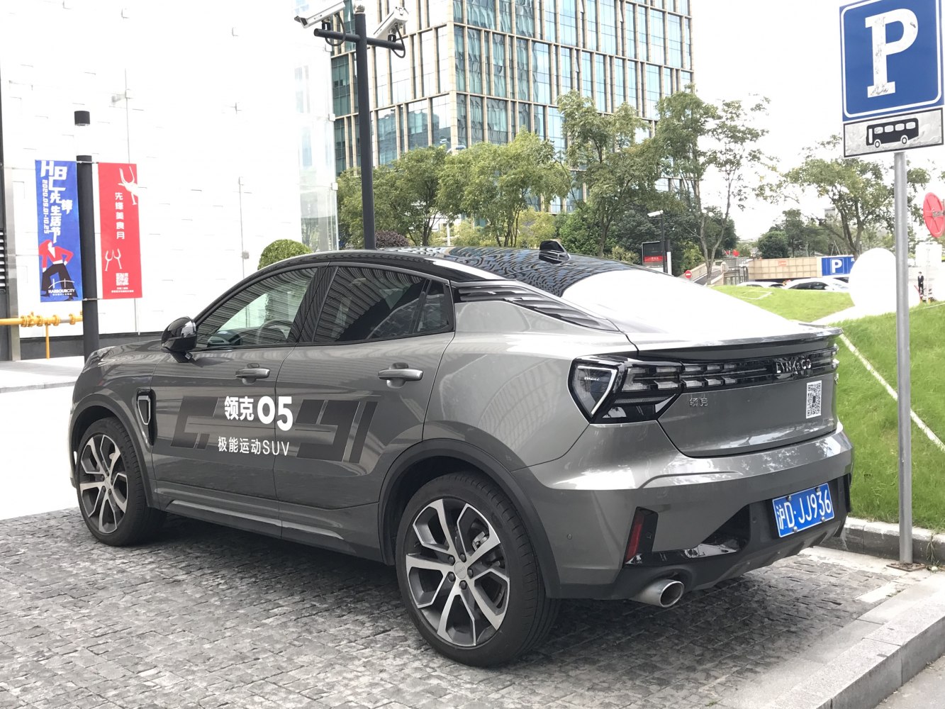 3/4 rear-left view