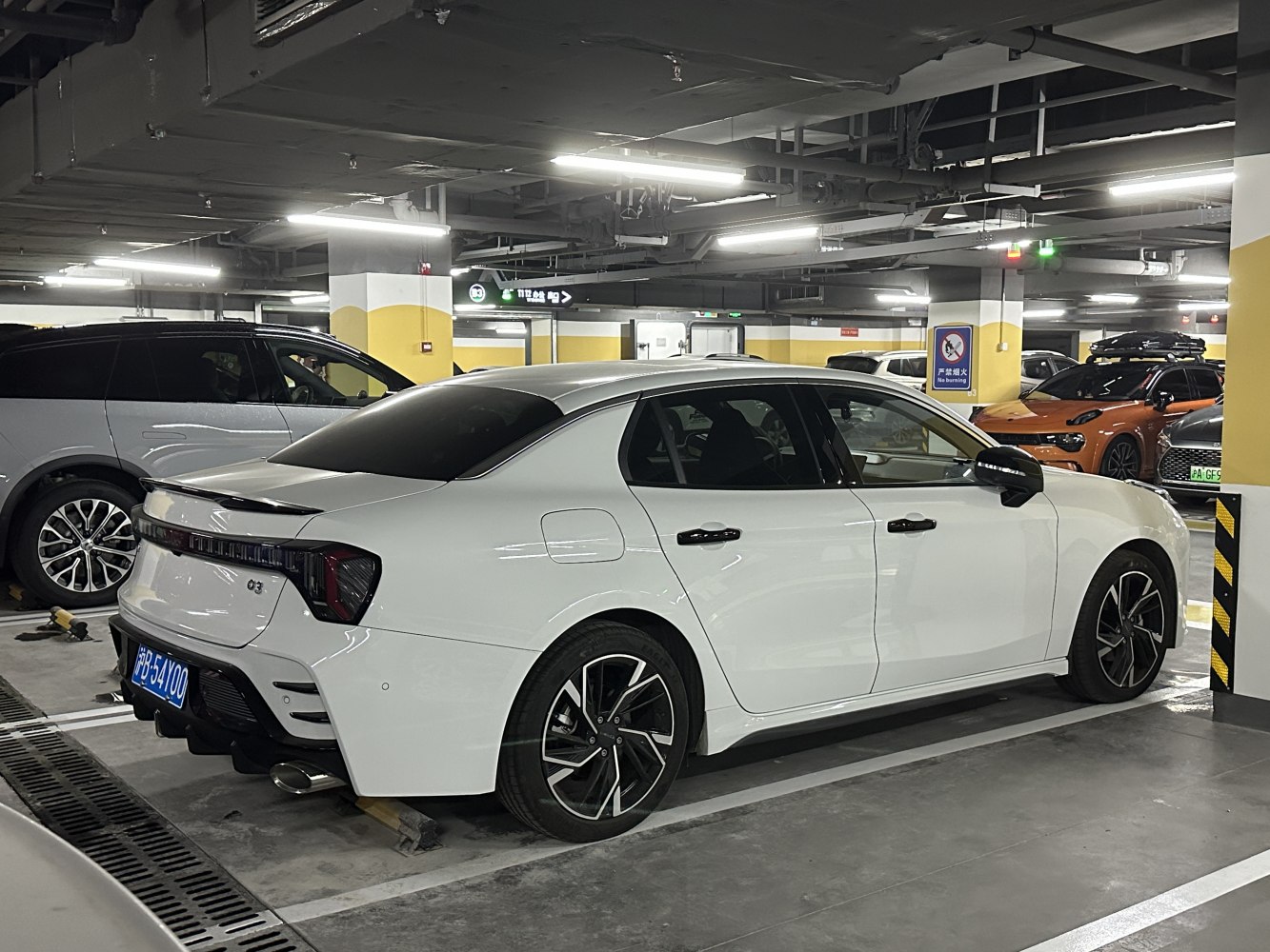3/4 rear-right view