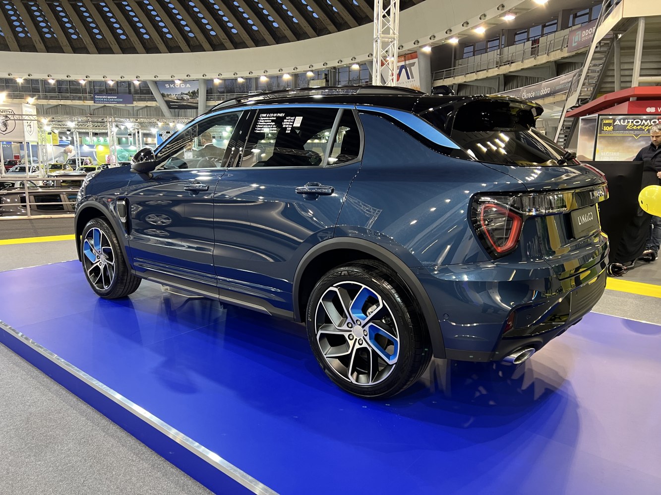 3/4 rear-left view