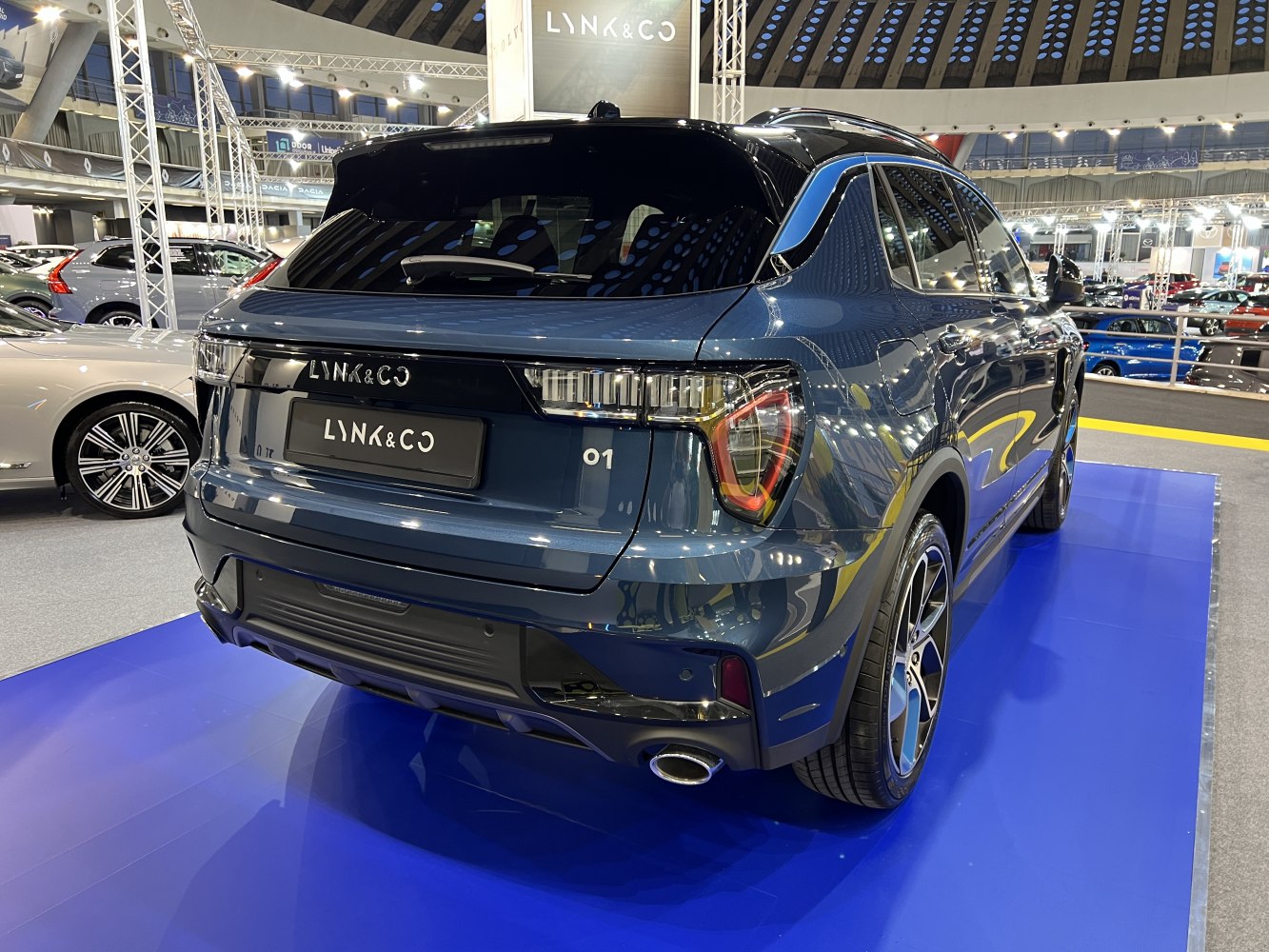 3/4 rear-right view