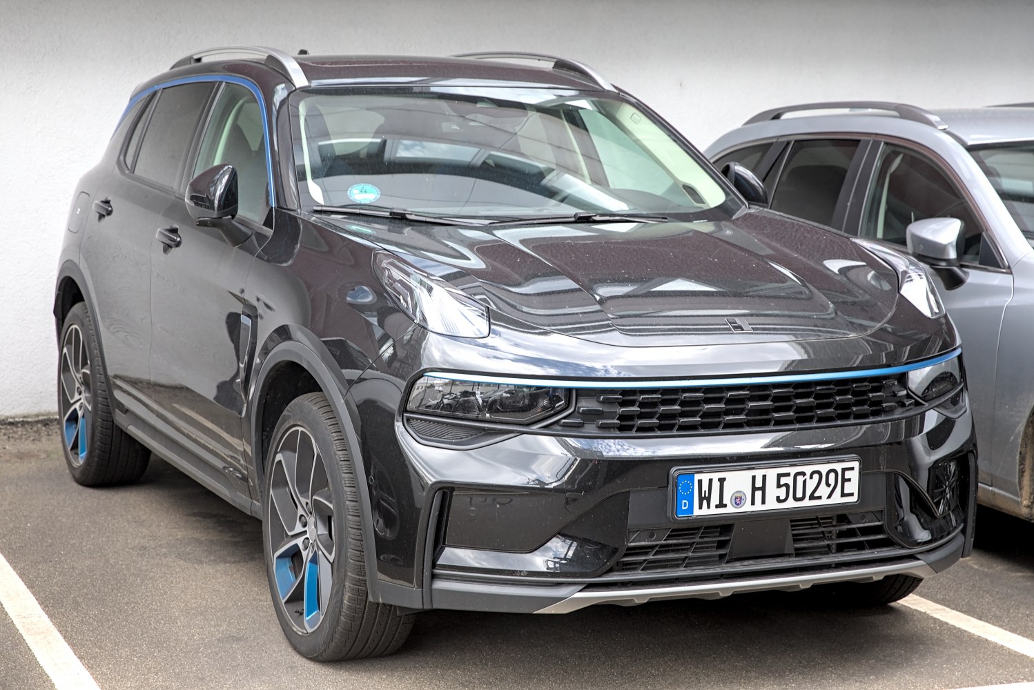 Front grille and blue-accented alloy wheels of a modern SUV