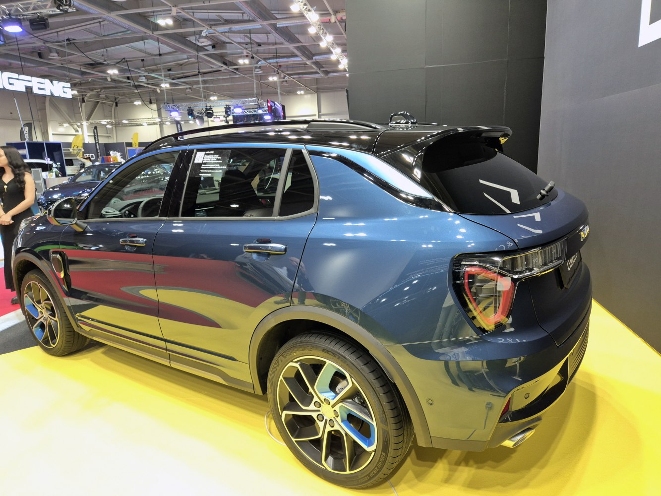 3/4 rear-left view