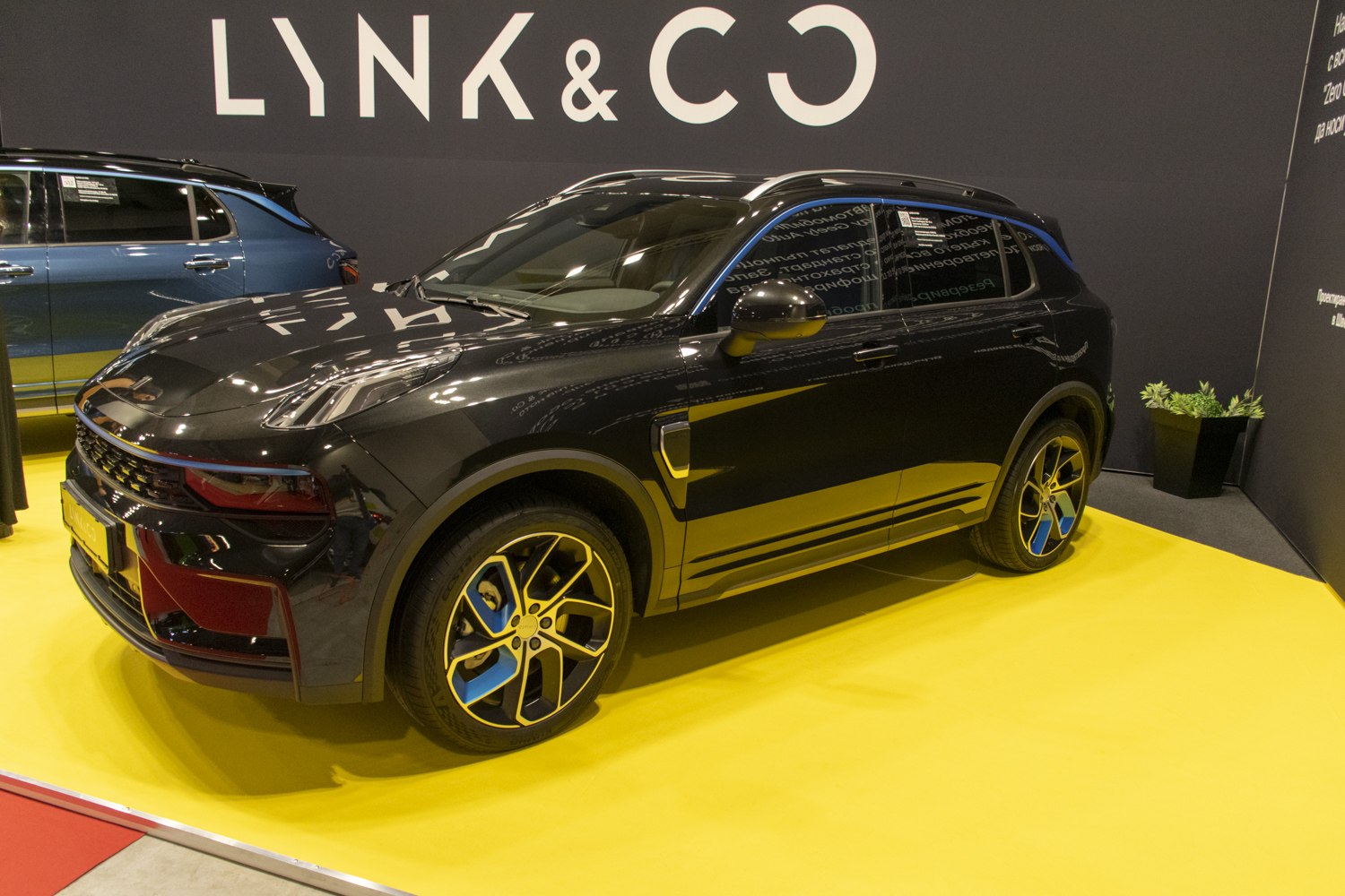 Black SUV with unique multi-tone alloy wheels