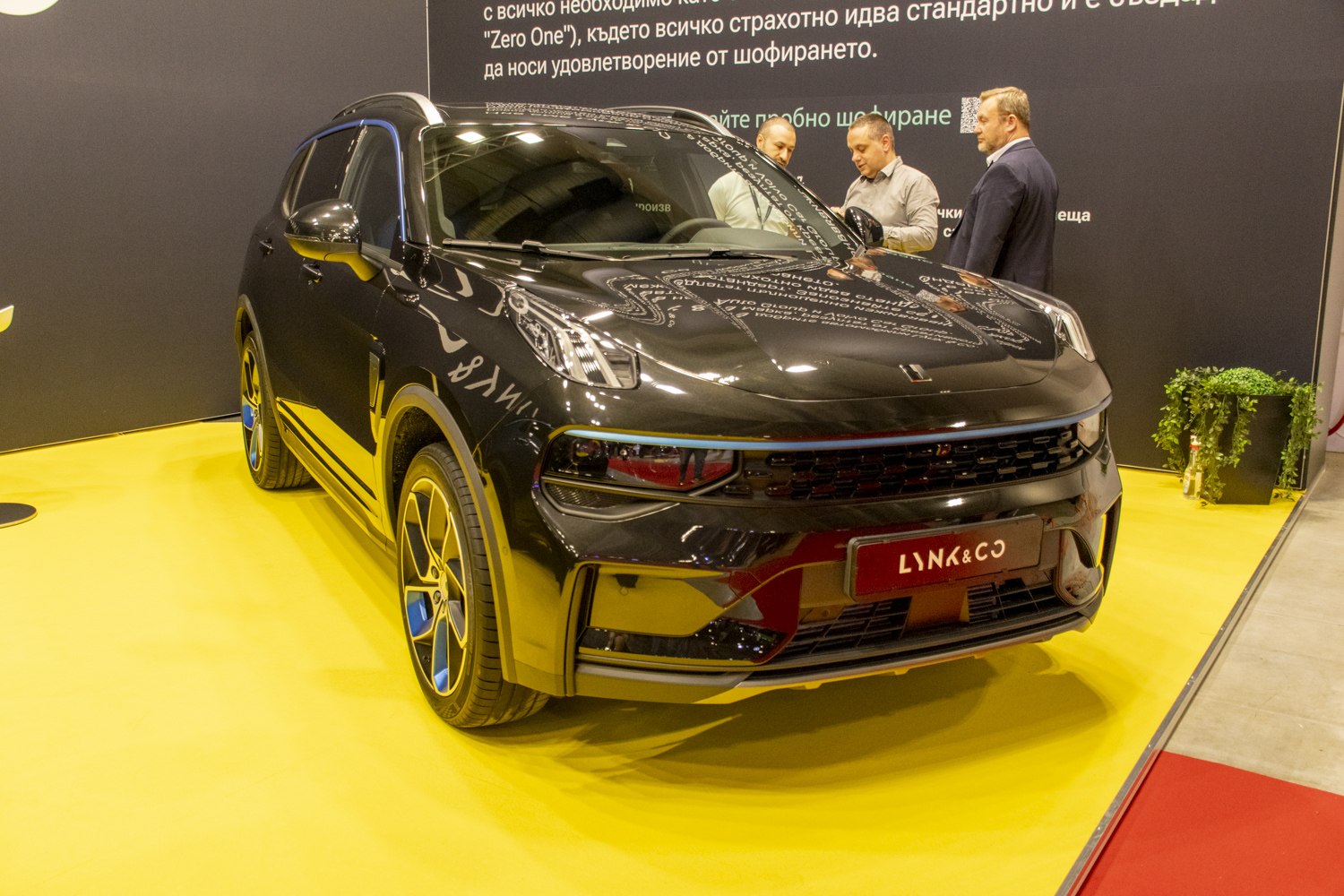 Front end and alloy wheels of a modern SUV.