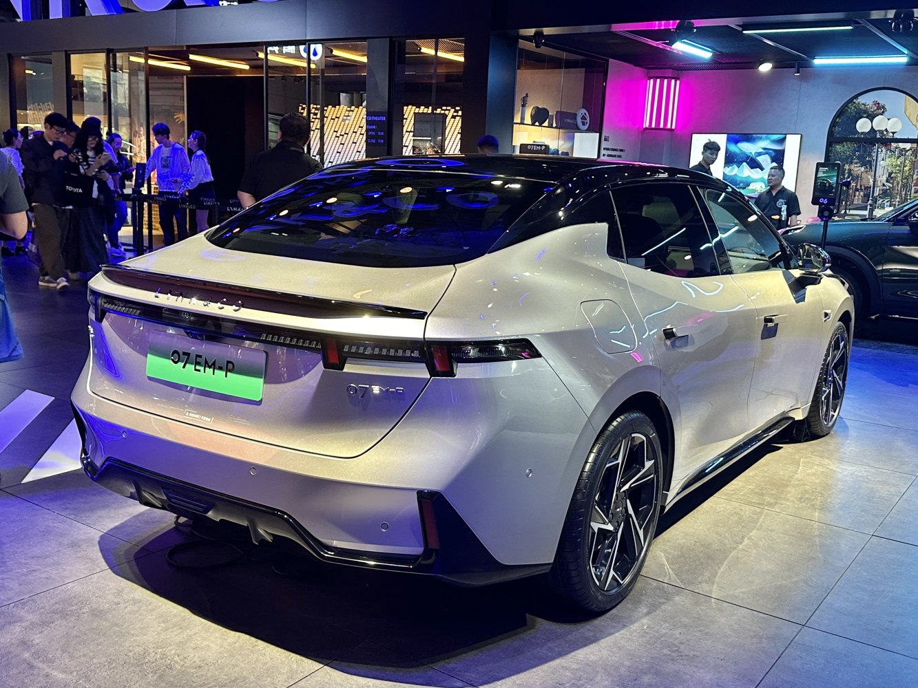 3/4 rear-right view