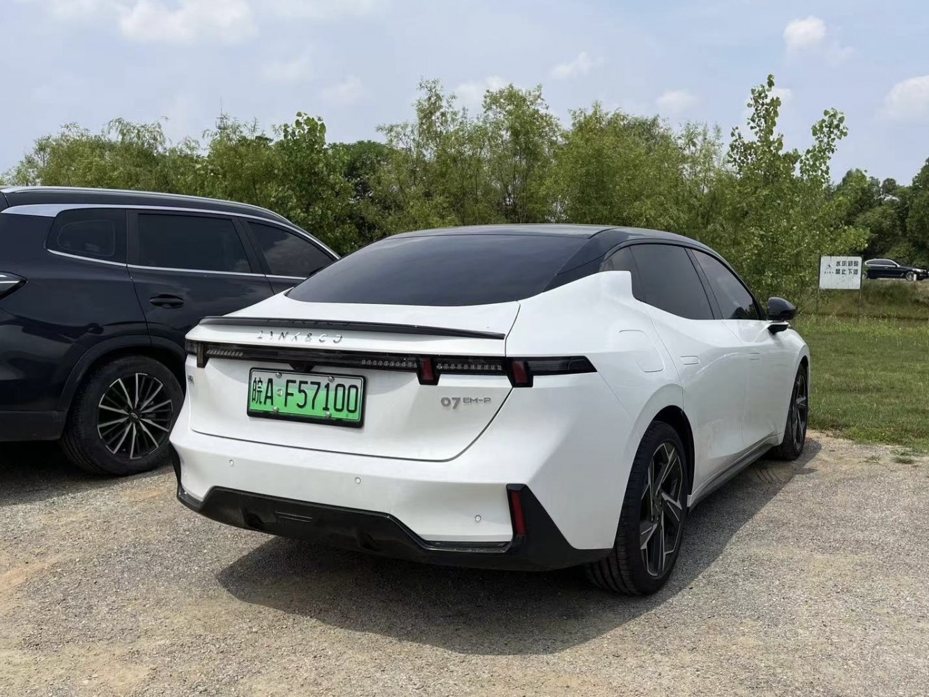 3/4 rear-right view