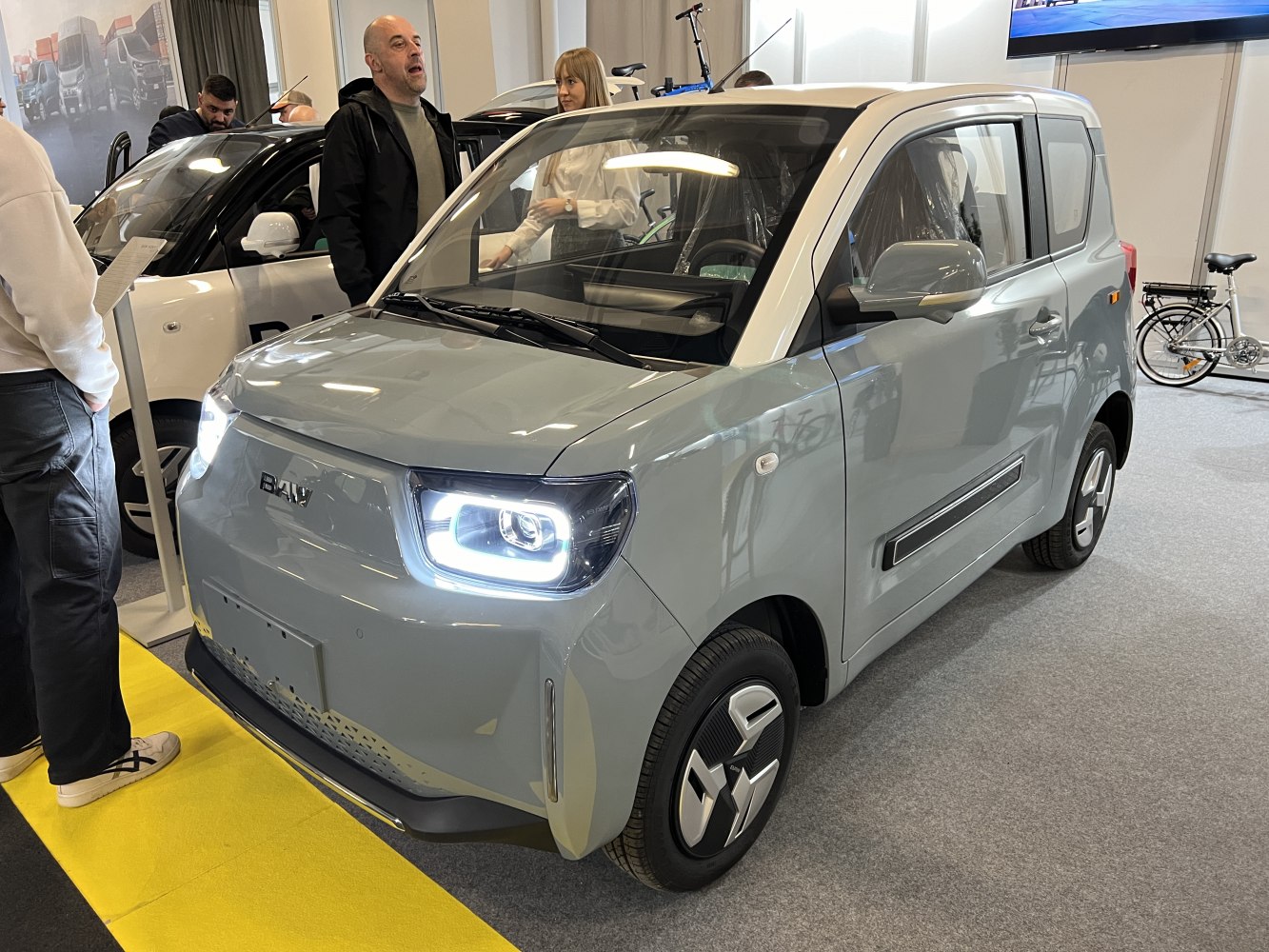 3/4 front-left view