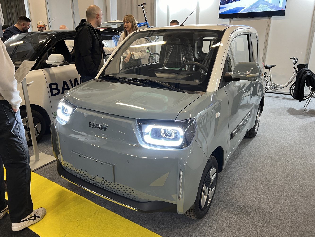 3/4 front-left view