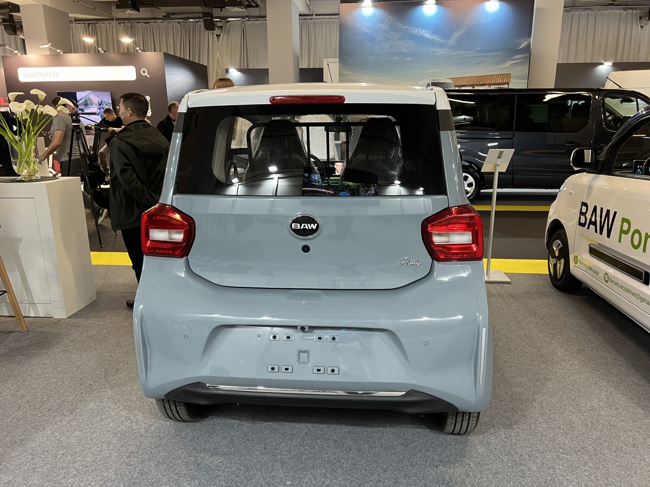 Compact electric vehicle rear with square taillights and large rear window