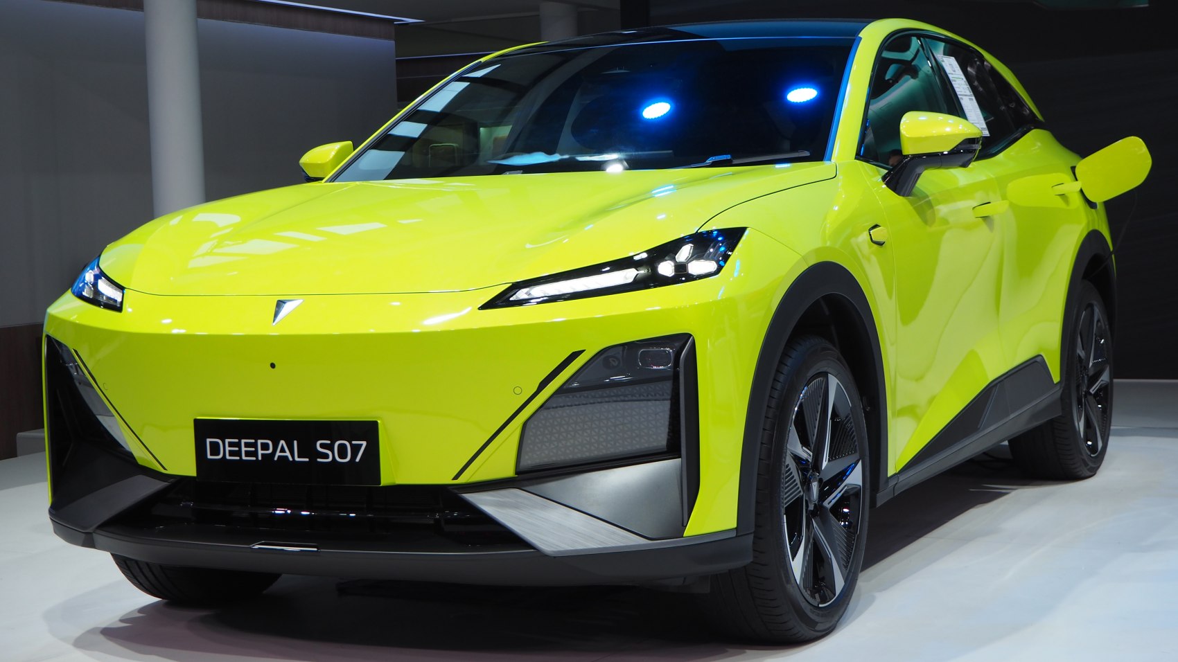 Modern aerodynamic front with sharp LED headlights and alloy wheels.