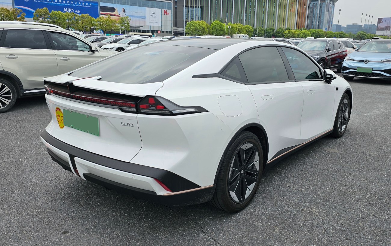 3/4 rear-right view