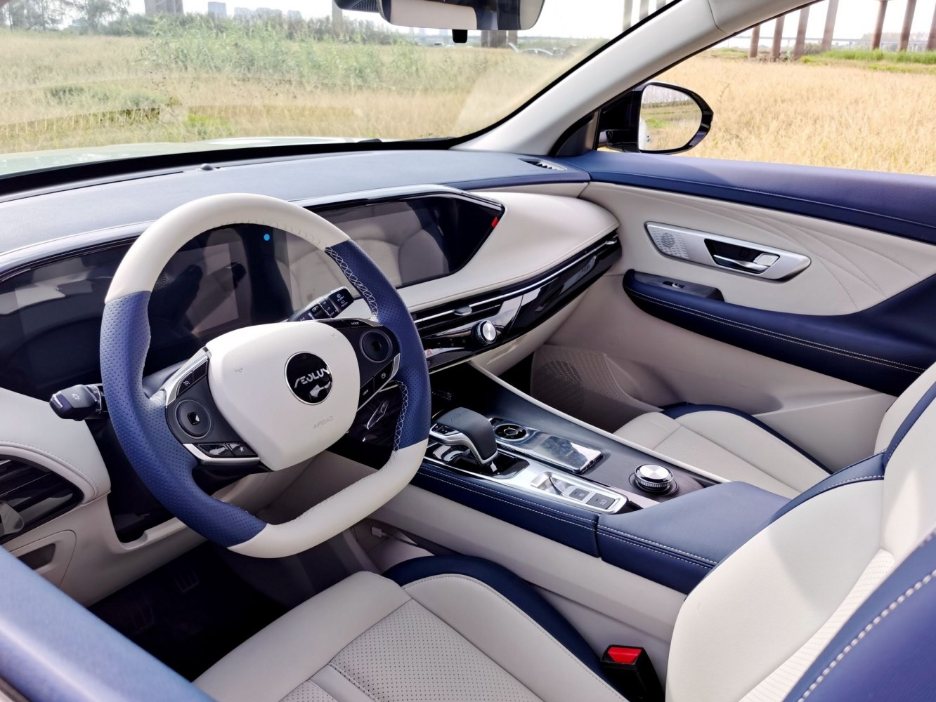 Luxury dashboard and dual-tone steering wheel