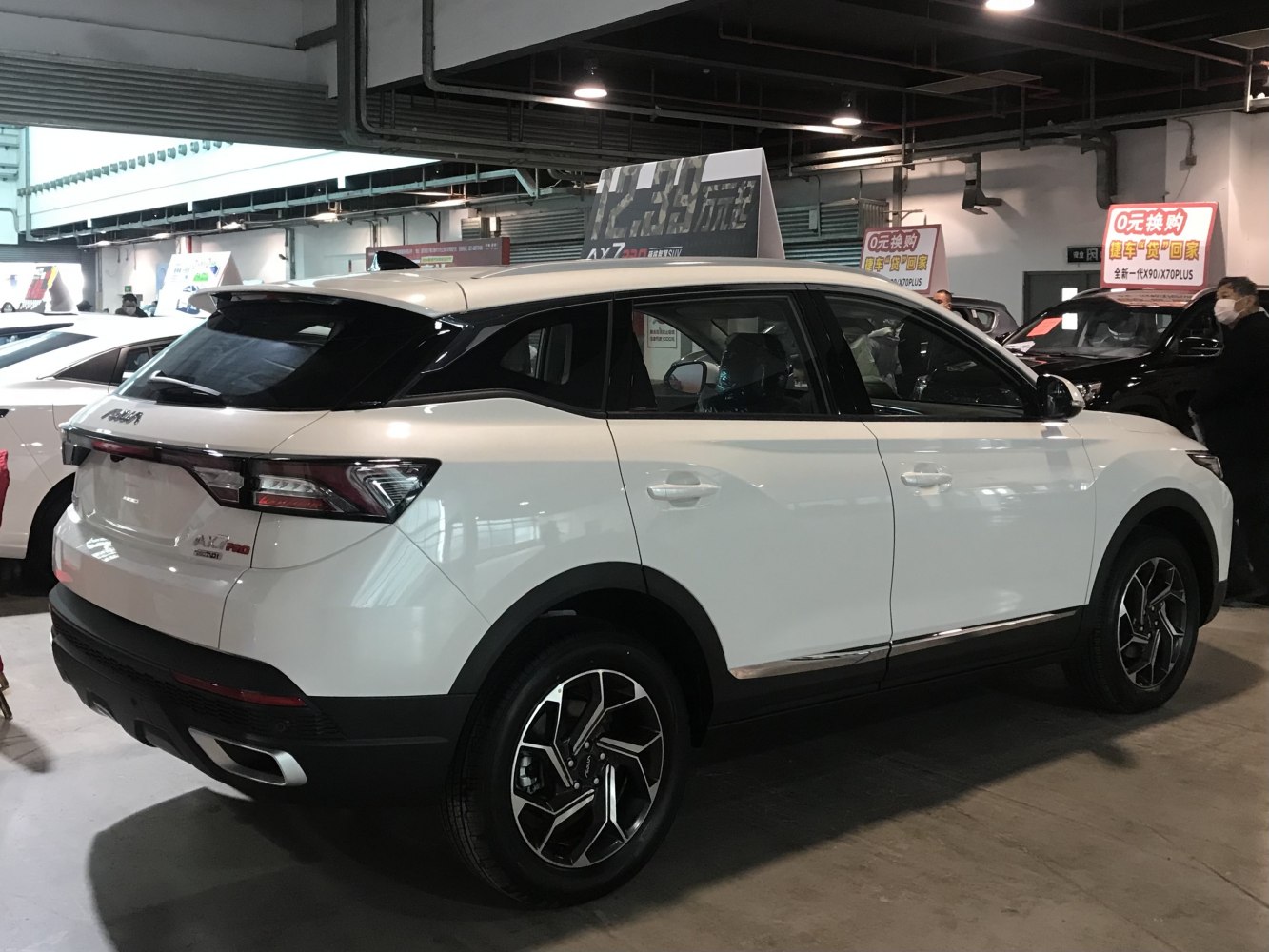 3/4 rear-right view