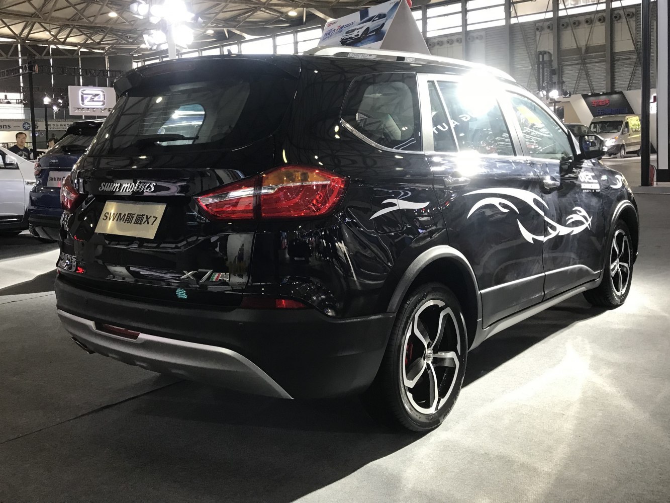 3/4 rear-right view