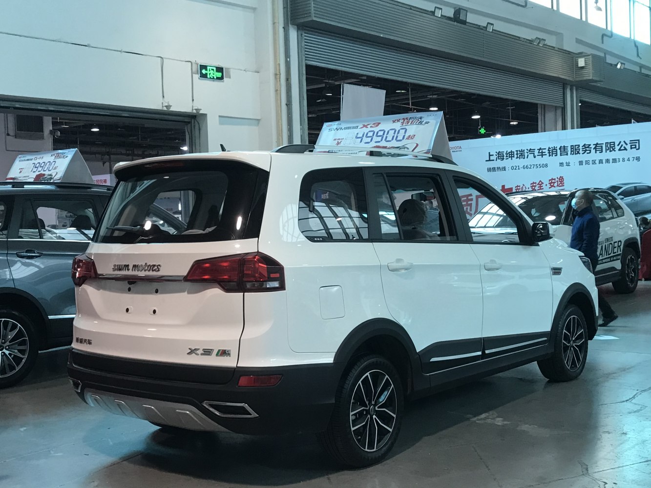 3/4 rear-right view