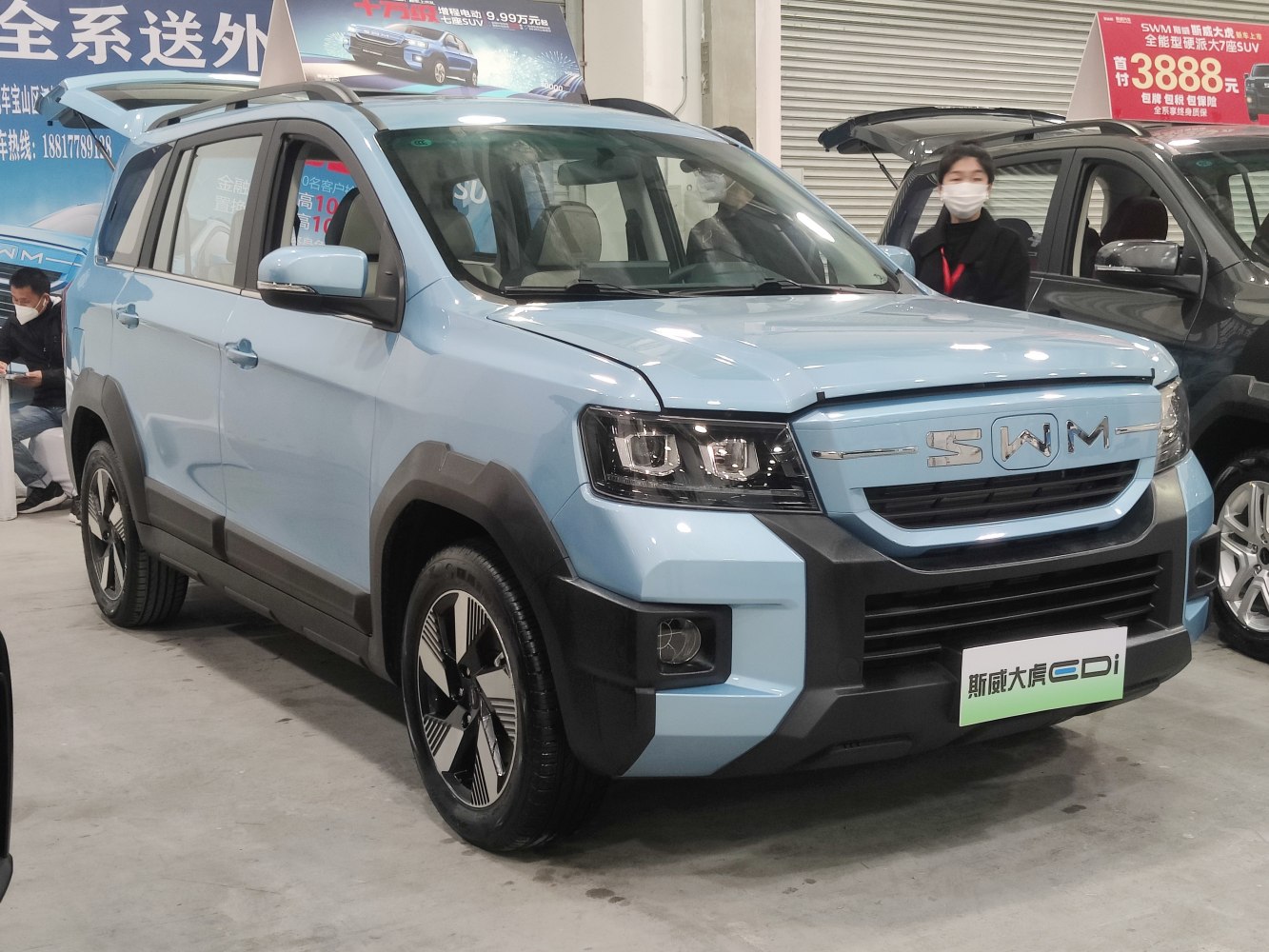 SUV front view with LED headlights, bold grille, and black cladding