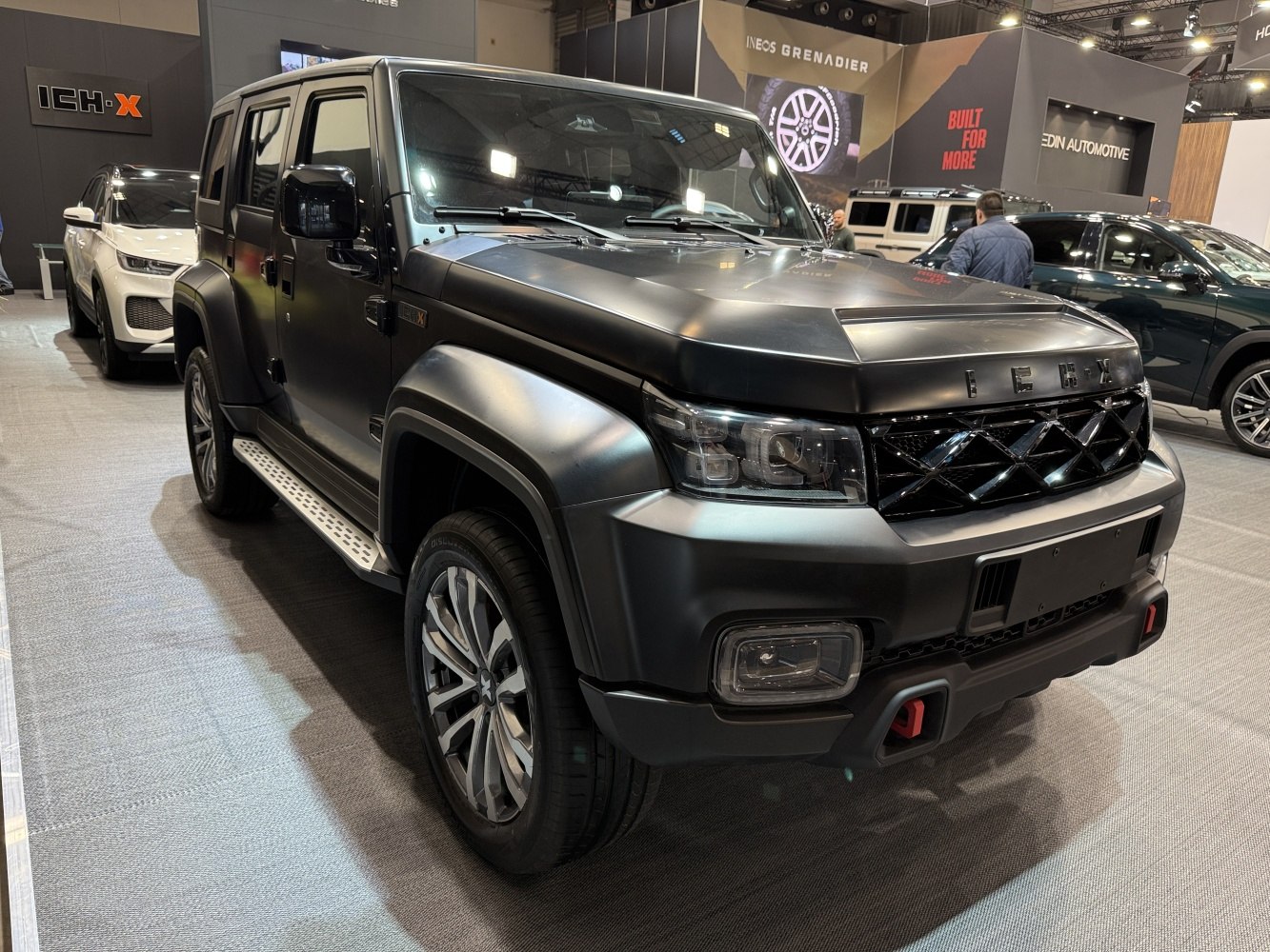 3/4 front-left view