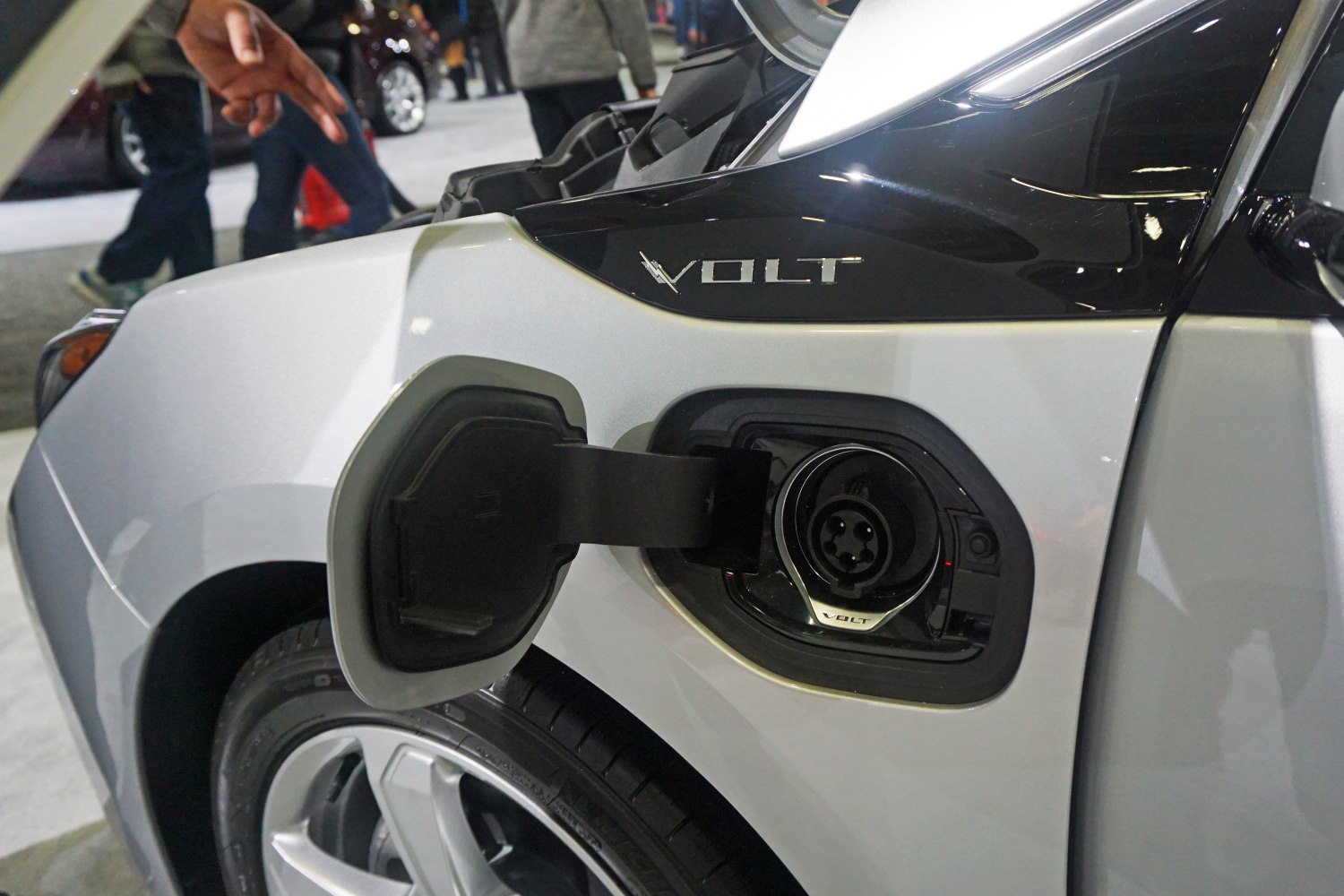 Electric charging port and open flap on vehicle side