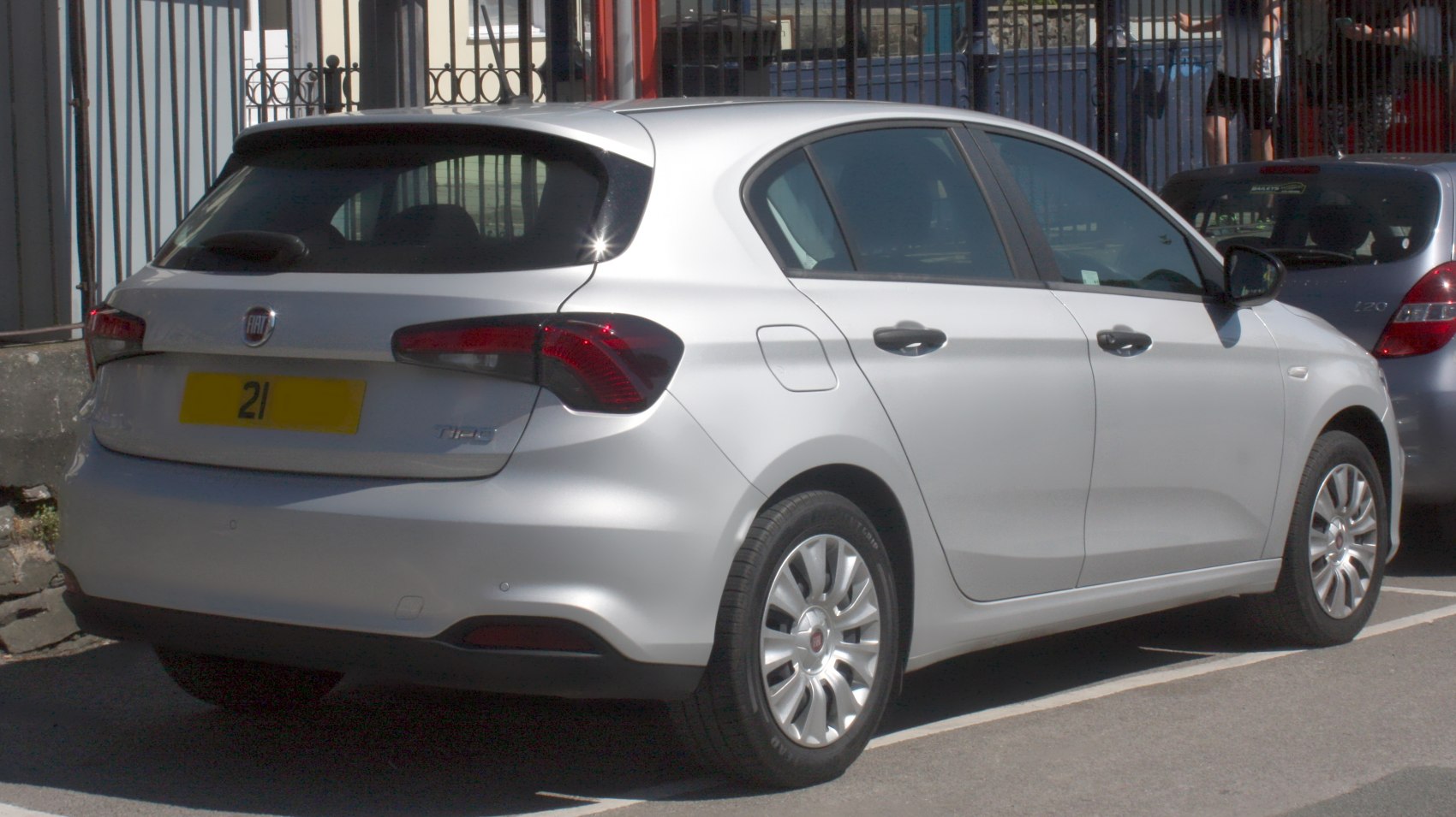 3/4 rear-right view