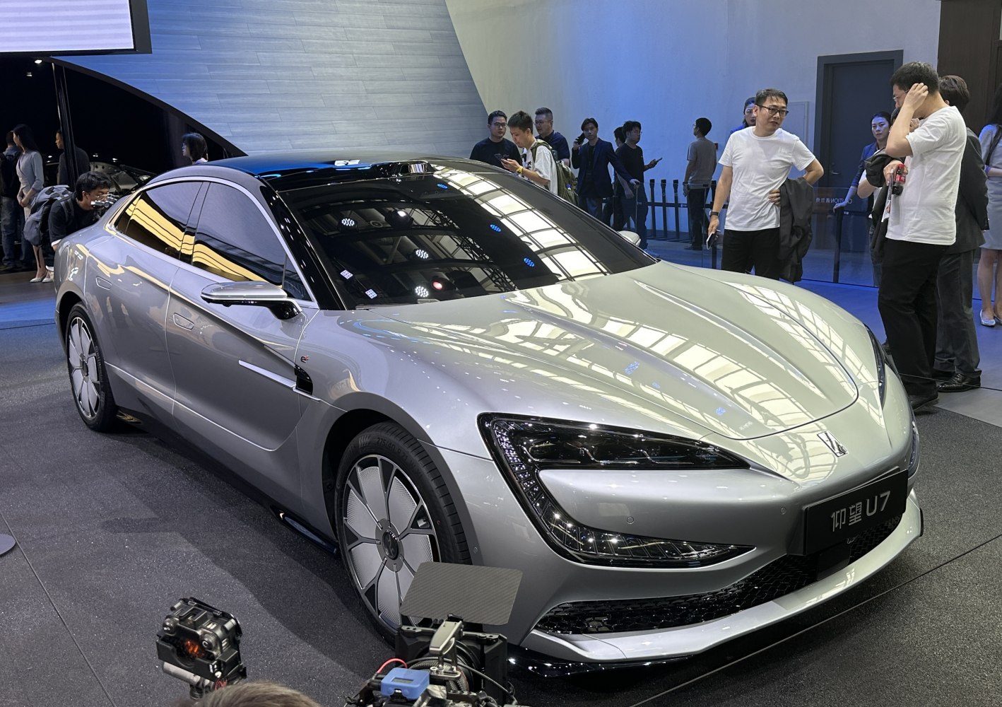 3/4 front-right view