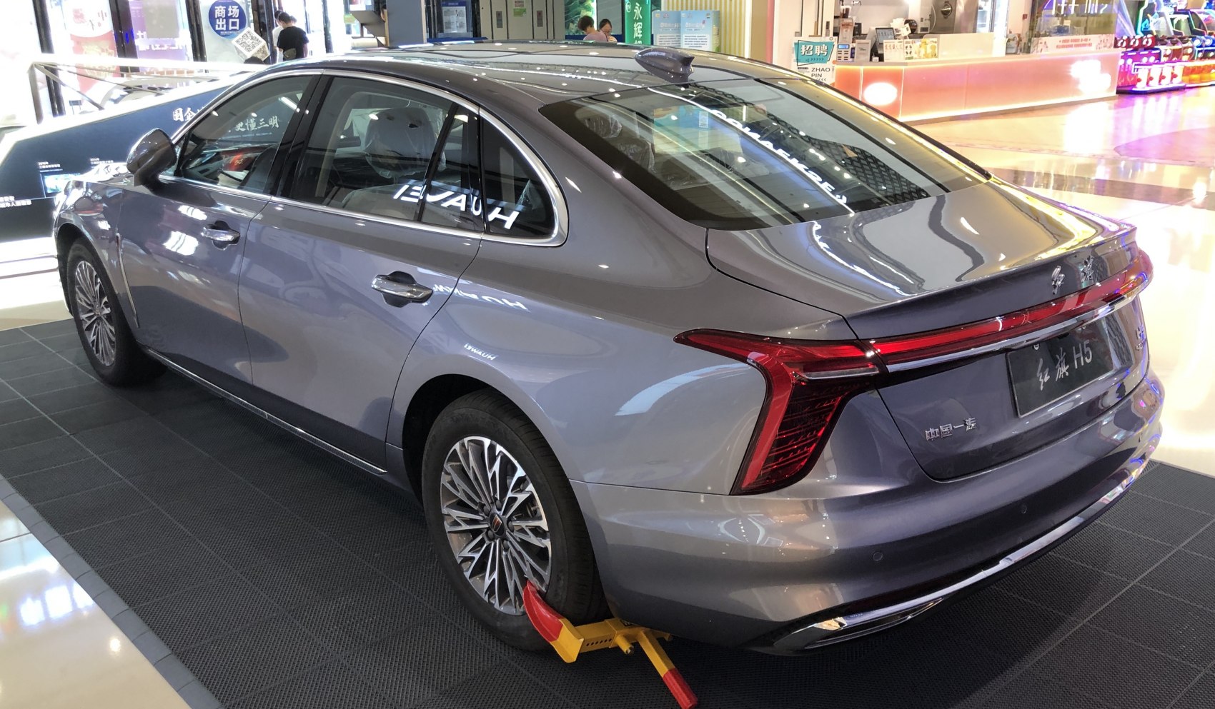 3/4 rear-left view