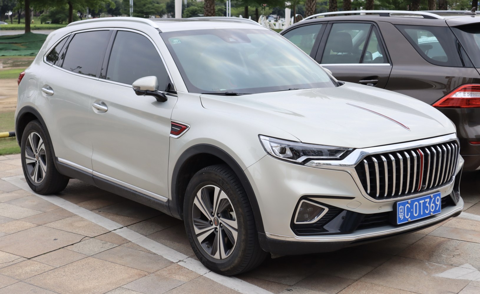 SUV front-side with vertical chrome grille and sleek LED headlights