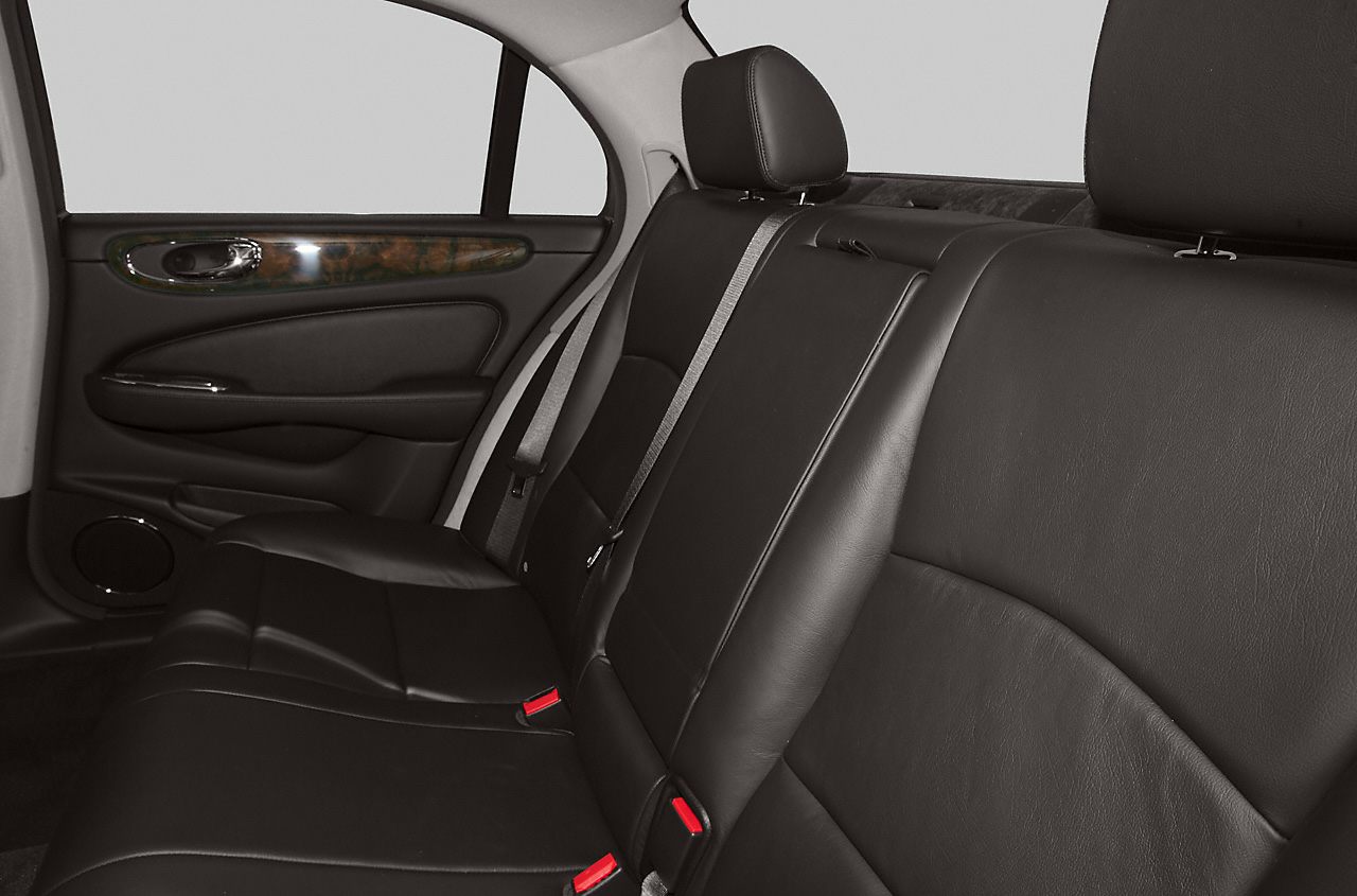 Rear leather seats and wood-trimmed door panel with seatbelts