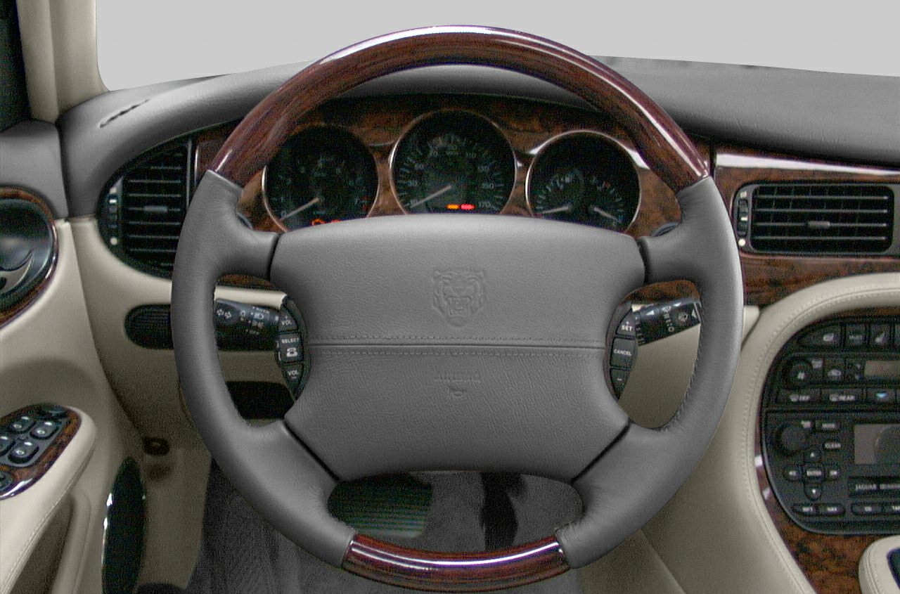 Steering wheel with wood and leather trim featuring control buttons