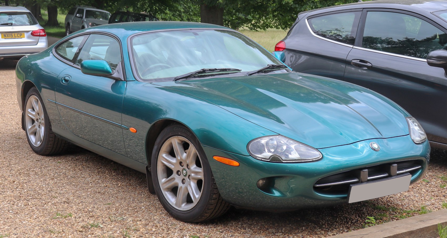 Smooth front end with rounded headlights and alloy wheels