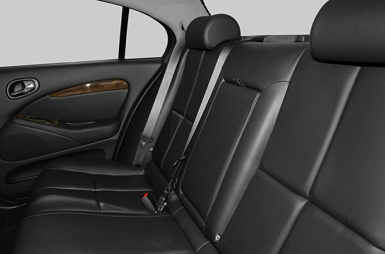 Black leather rear seats with wood trim and seat belts