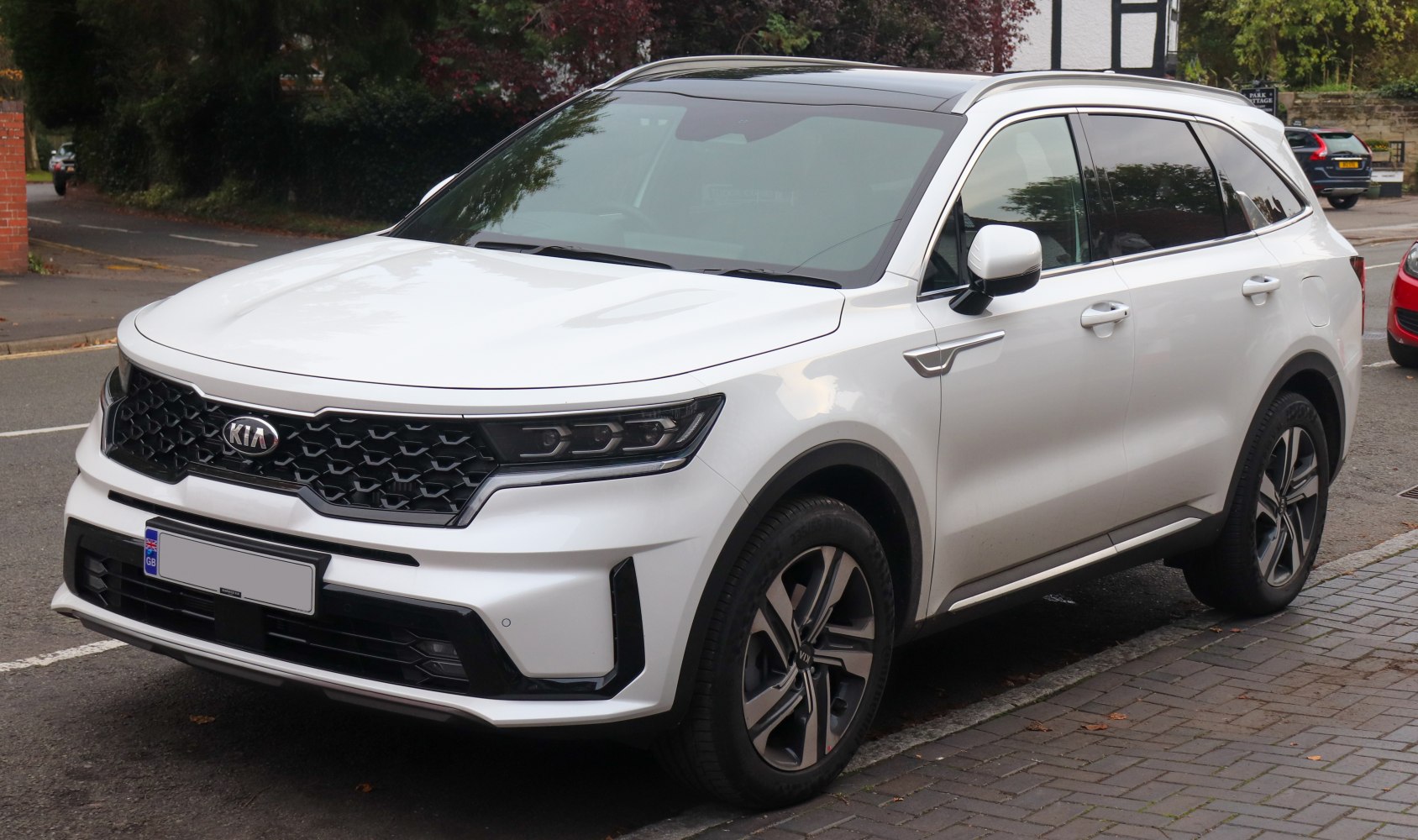Front view of SUV with hexagonal grille and LED headlights