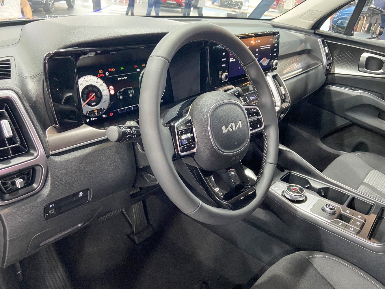 Digital instrument cluster and multifunction steering wheel