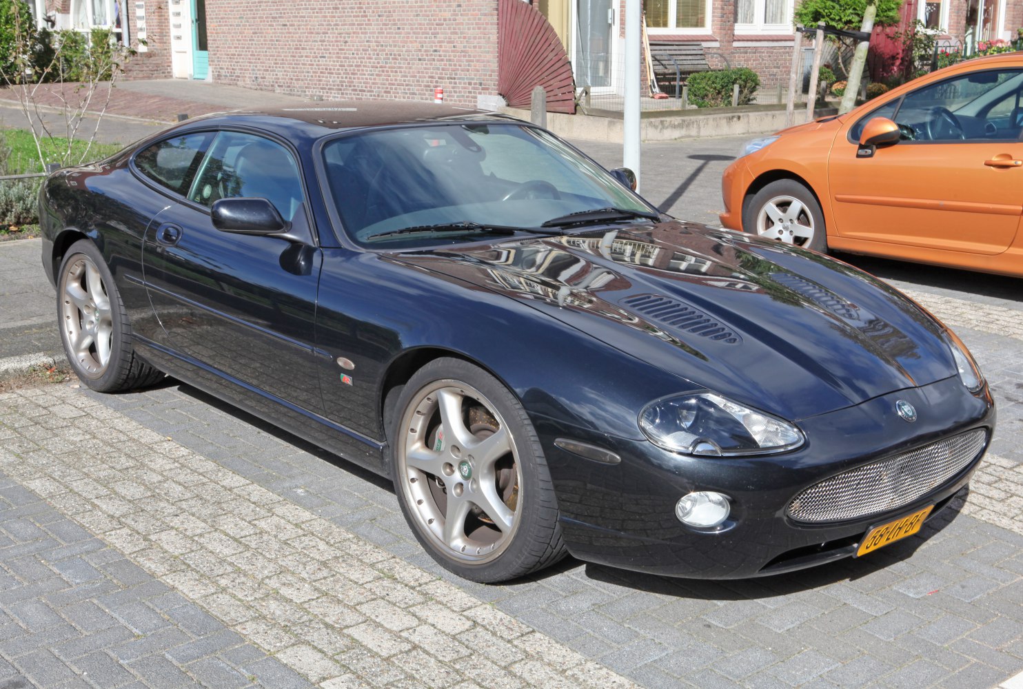 Front side view with mesh grille and sporty alloy wheels