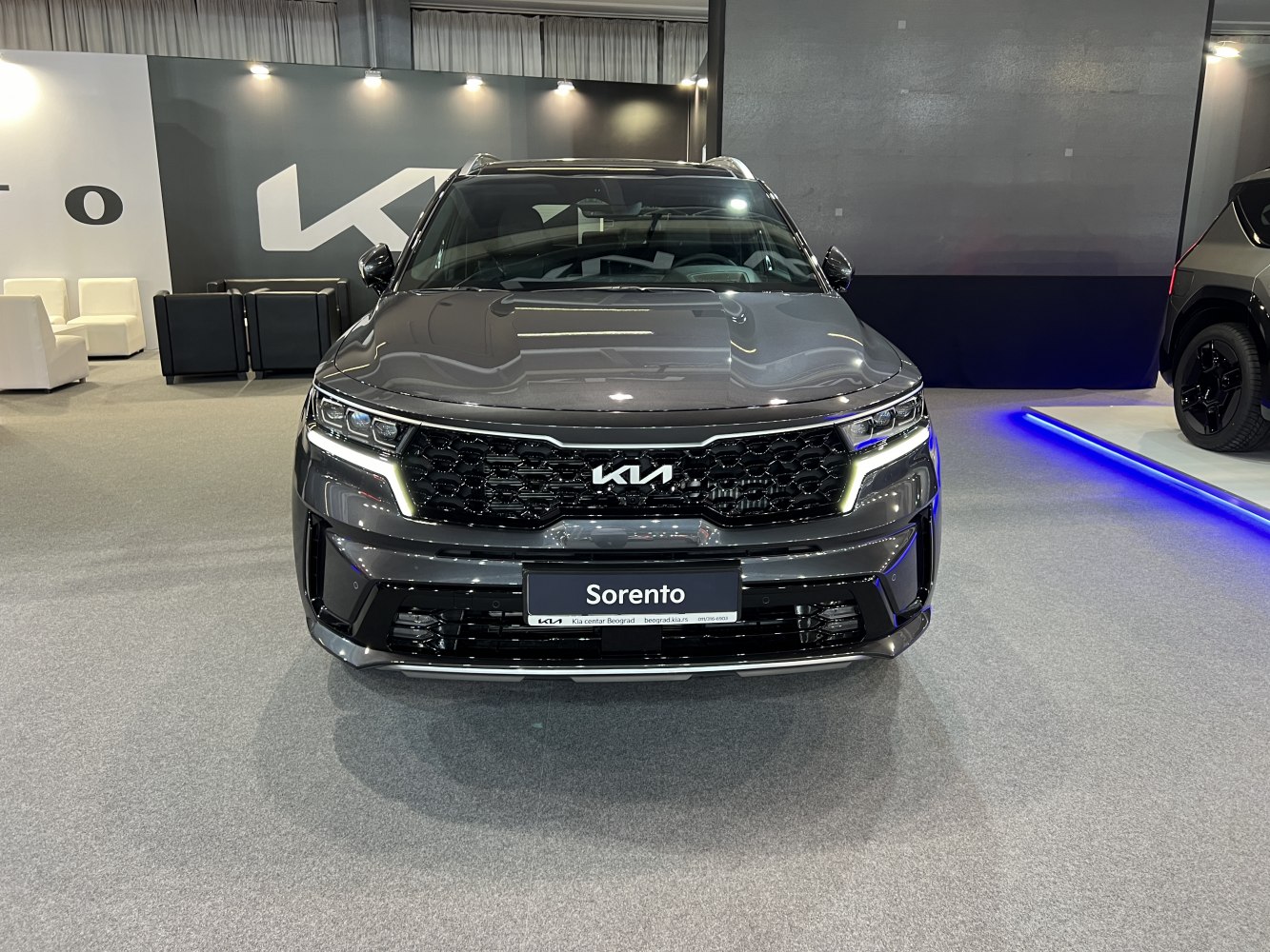 Front view with honeycomb grille and LED daytime running lights