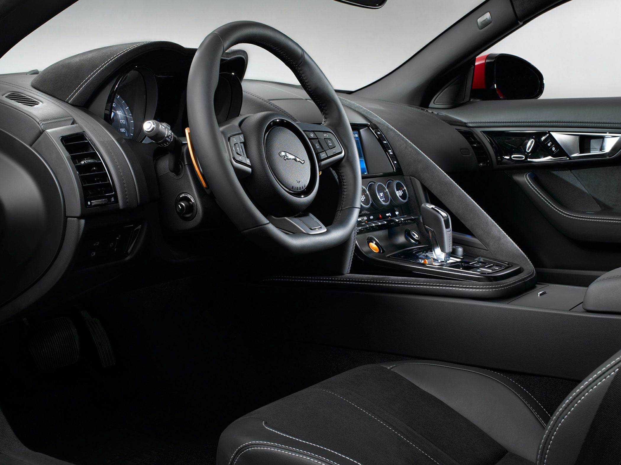 Steering wheel, center console with gear shift and infotainment controls