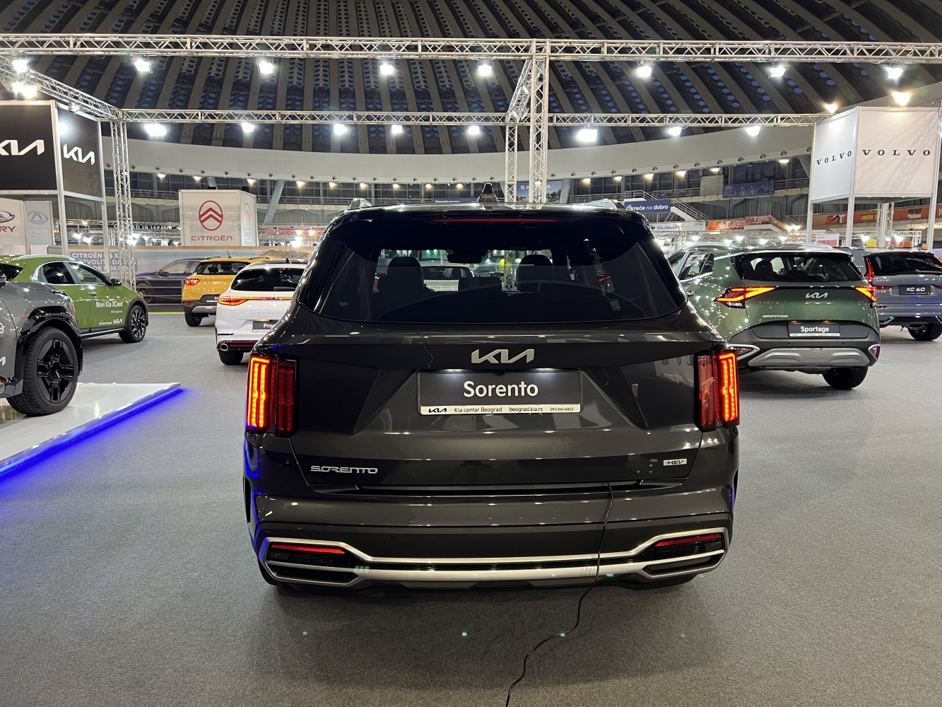 Rear view of Kia Sorento IV hybrid with vertical LED tail lights